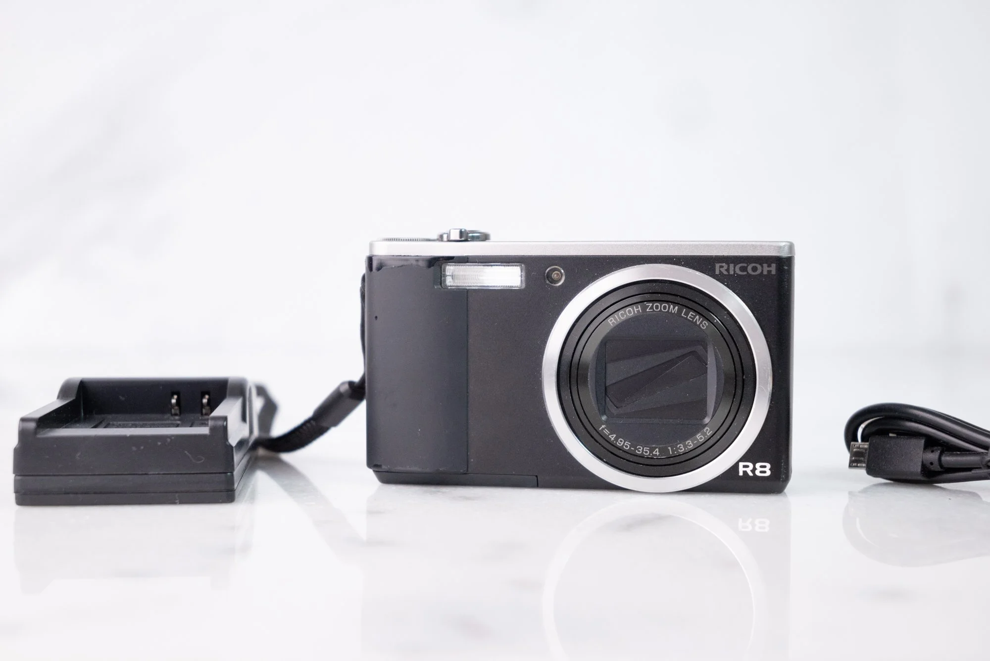 Ricoh R8 10 Megapixel Compact Premium Digital Camera with Charger